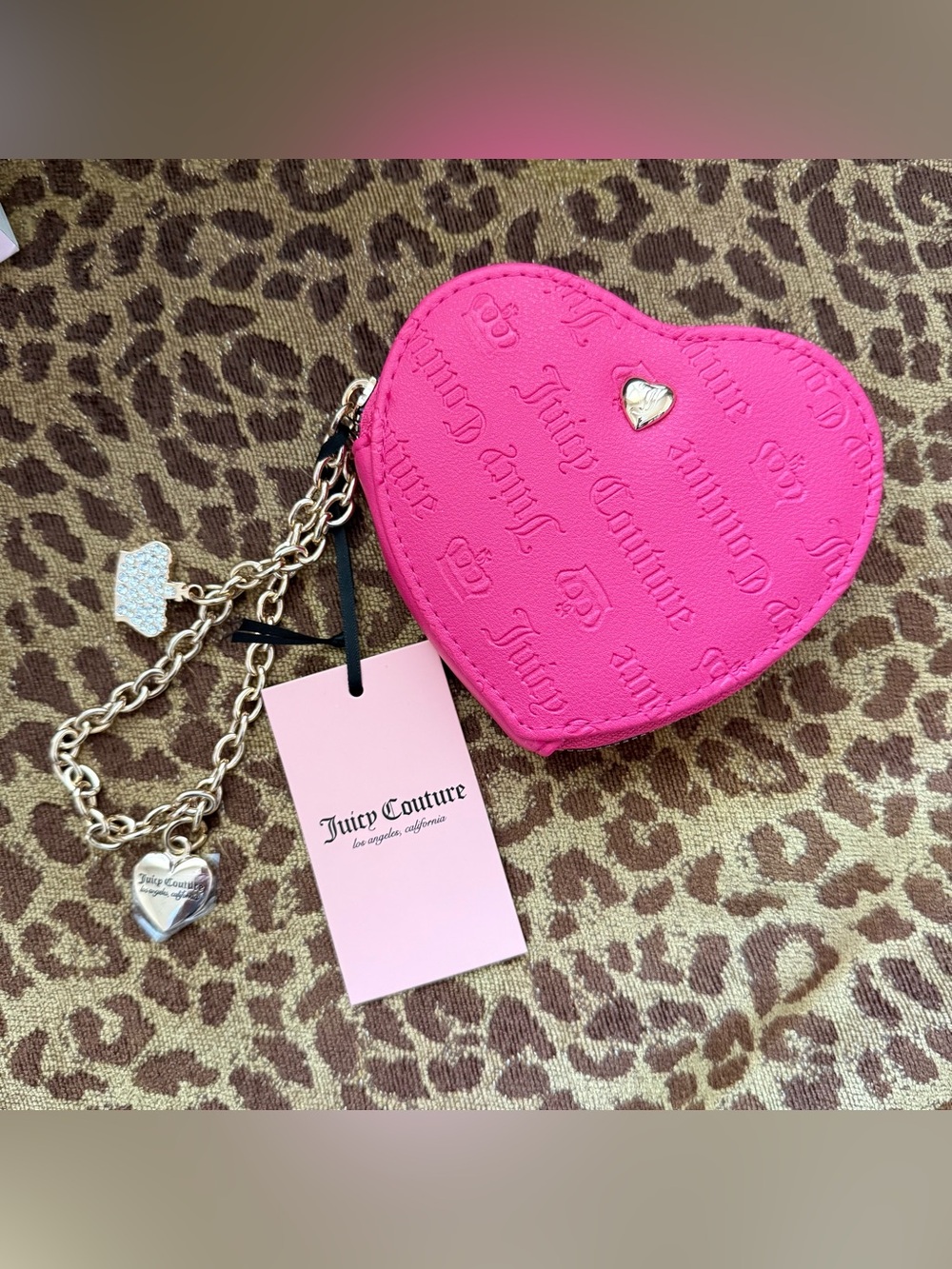 NWT Juicy Couture Logo Pink Zip Wristlet in Heart Shape